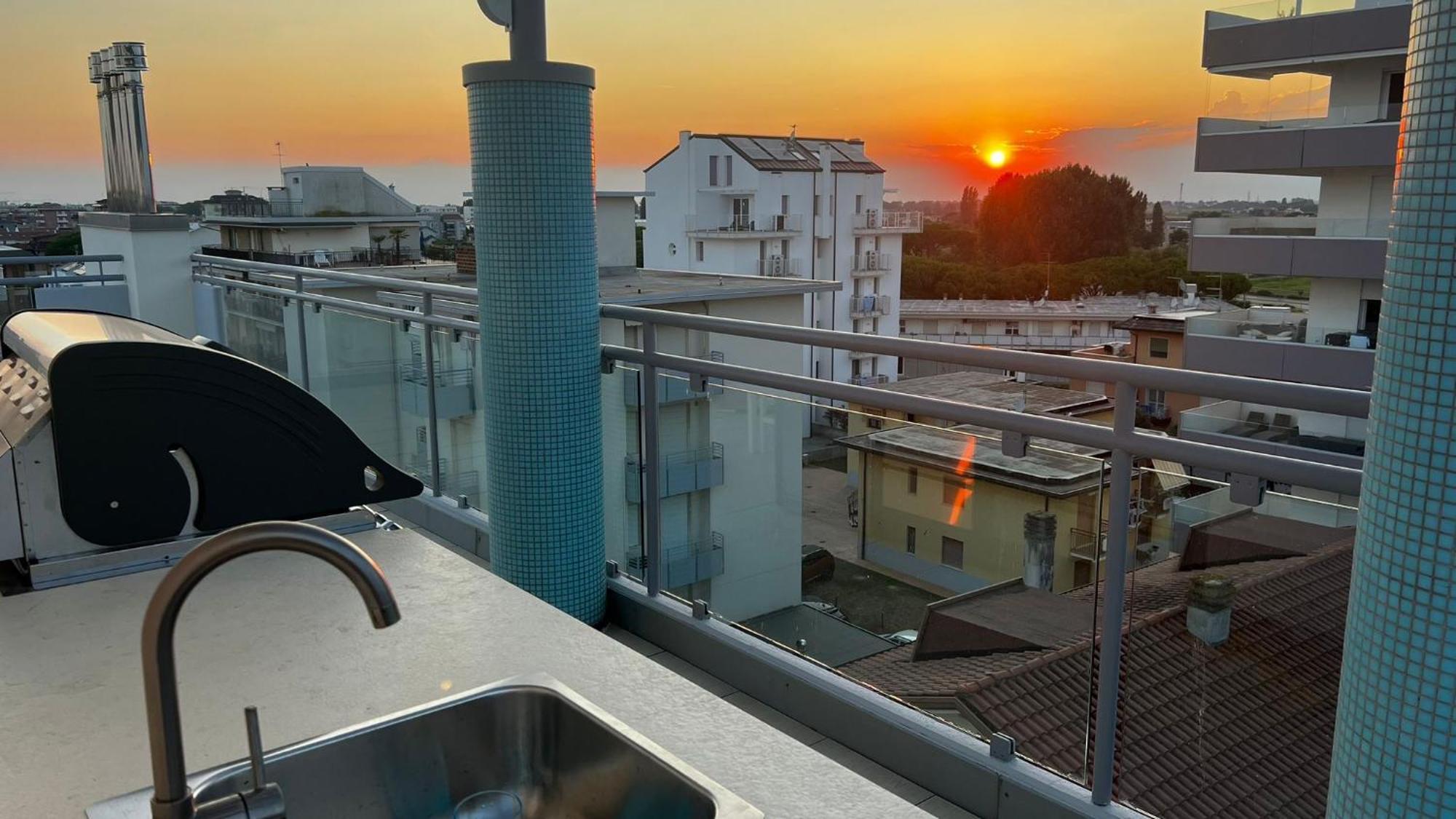 Appartamento Rooftop Onda Blu Vista Mare - Aria - A 150 Mt Dalla Lido di Jesolo